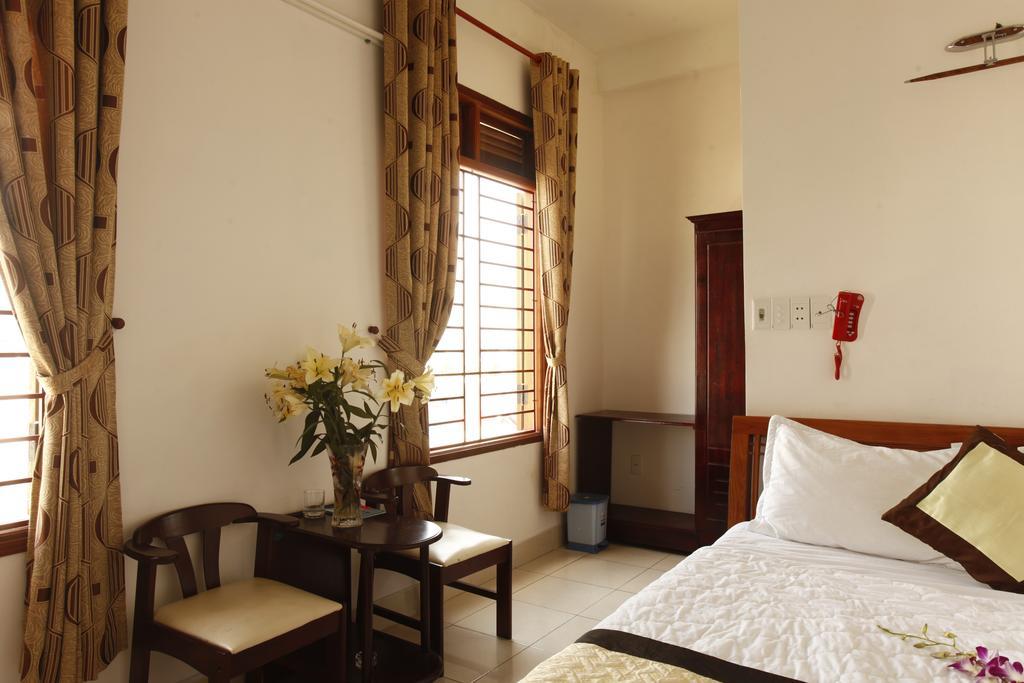 Camry Hotel Da Nang Exterior photo