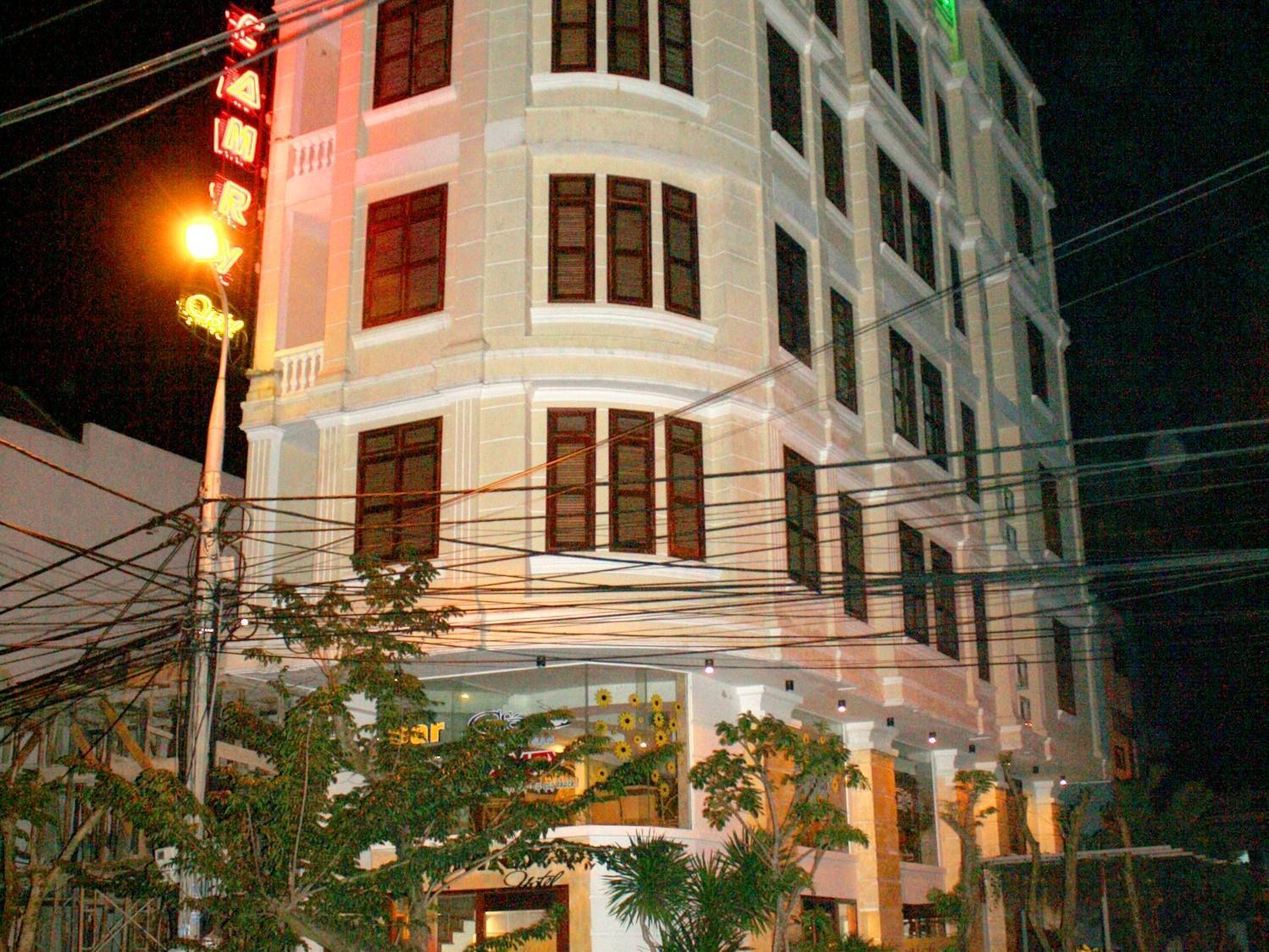 Camry Hotel Da Nang Exterior photo